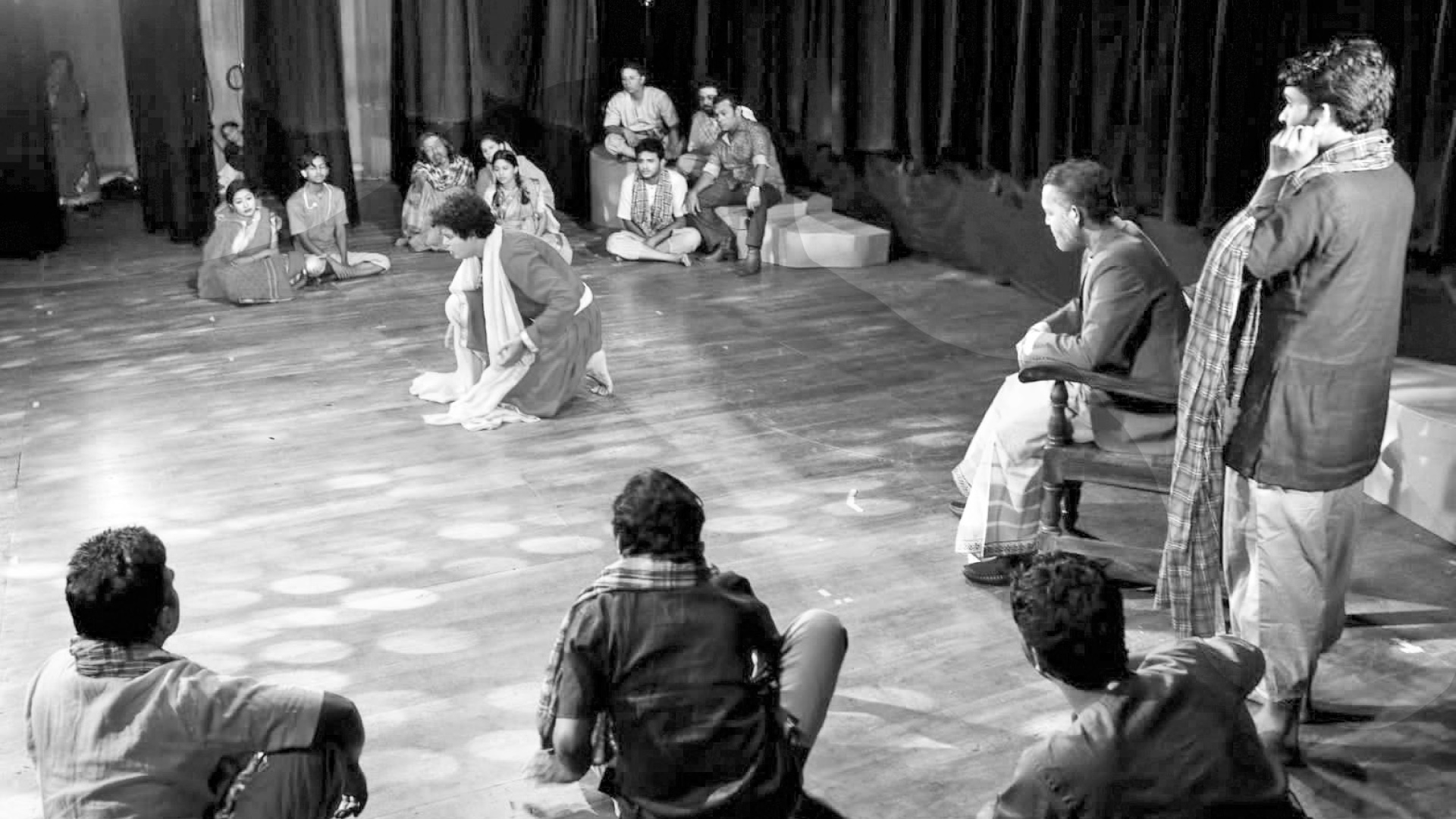 পারাপার : একই চেহারার ভেতর শিল্পী ও শকুন