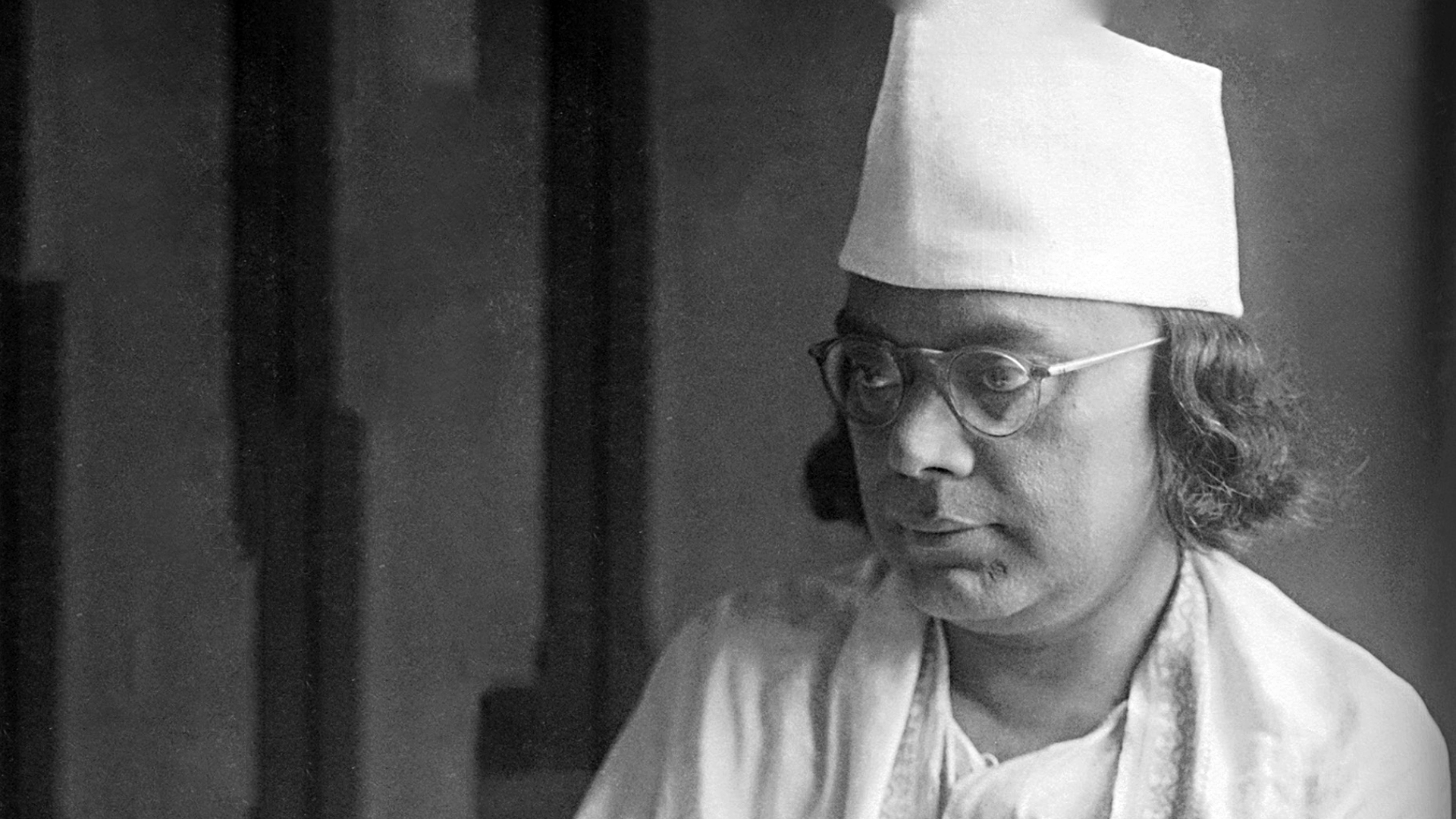 যখন অগ্নি-গিরি গিরি-মল্লিকার ফুলে ফুলে ছেয়ে গিয়েছিল